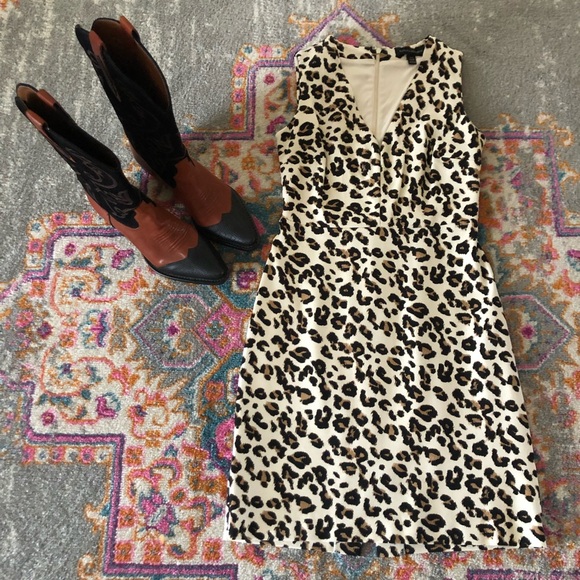 Banana Republic Dresses & Skirts - Banana Republic Leopard Sheath Dress 00P